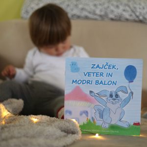 Pravljica Zajček, veter in modri balon